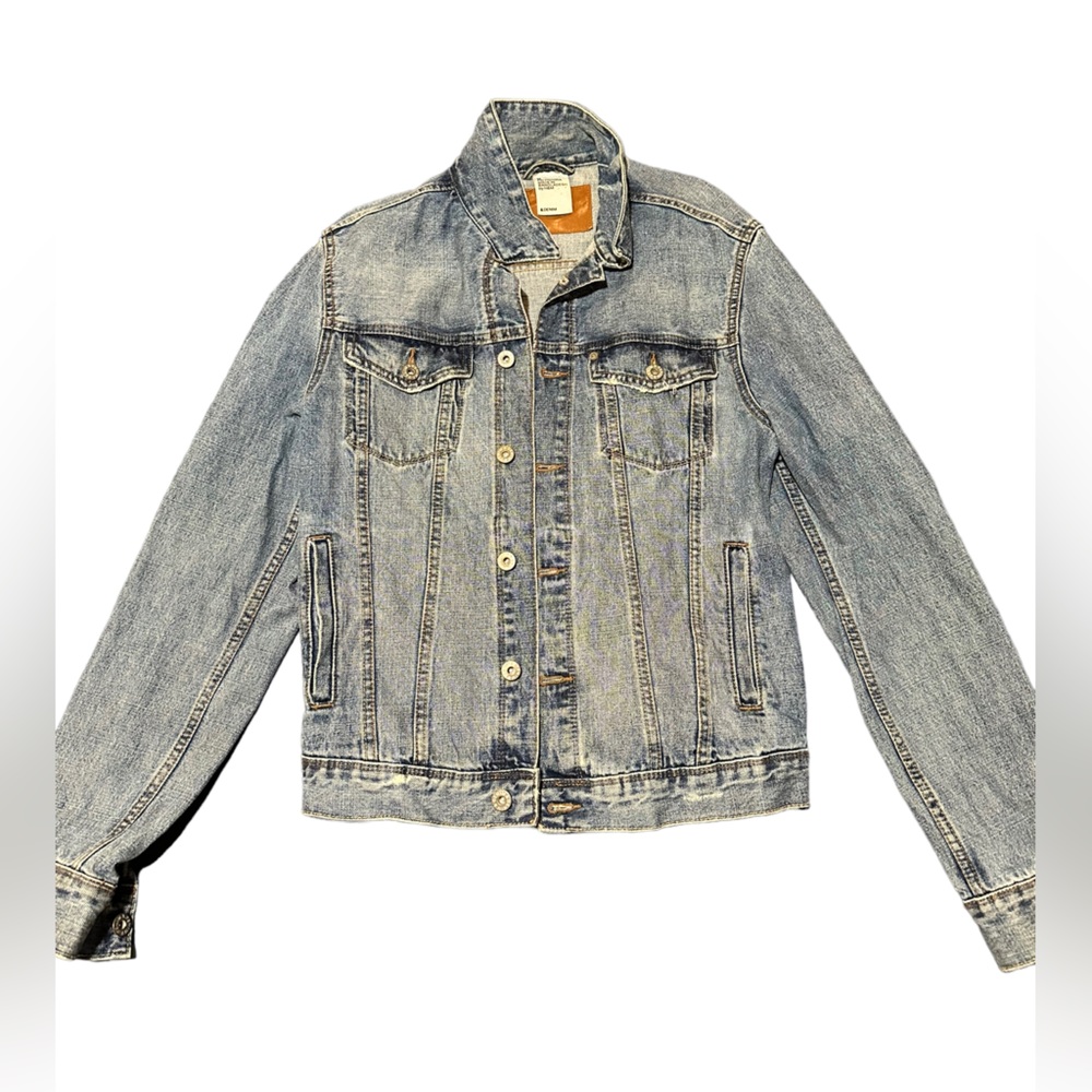 H&M Brand Medium Wash Slim Fit Jean Jacket Size Men’s Medium Lightly Used